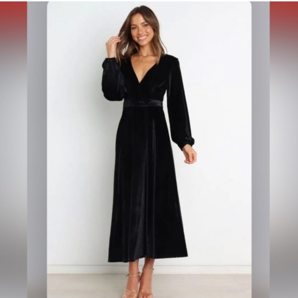 Petal & Pup Black Long Sleeve Velvet Wrap Dress